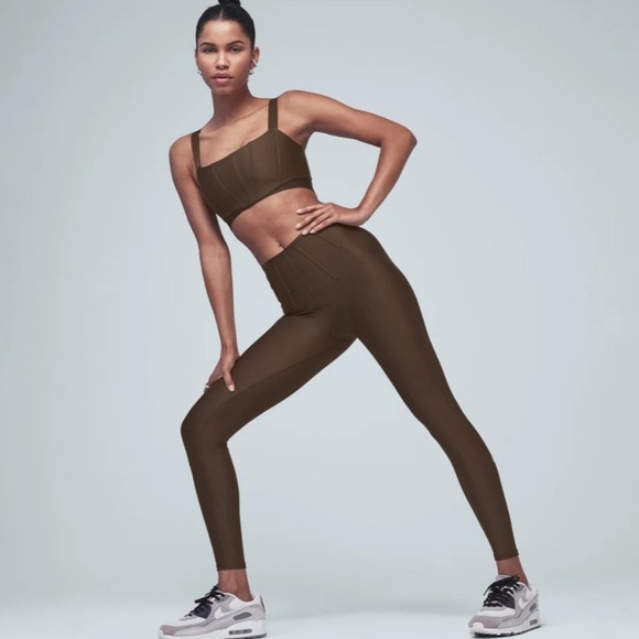 ALO Yoga 2 Piece Set! Corset bra + 7/8 Airlift Corset Legging - Picture 3 of 9